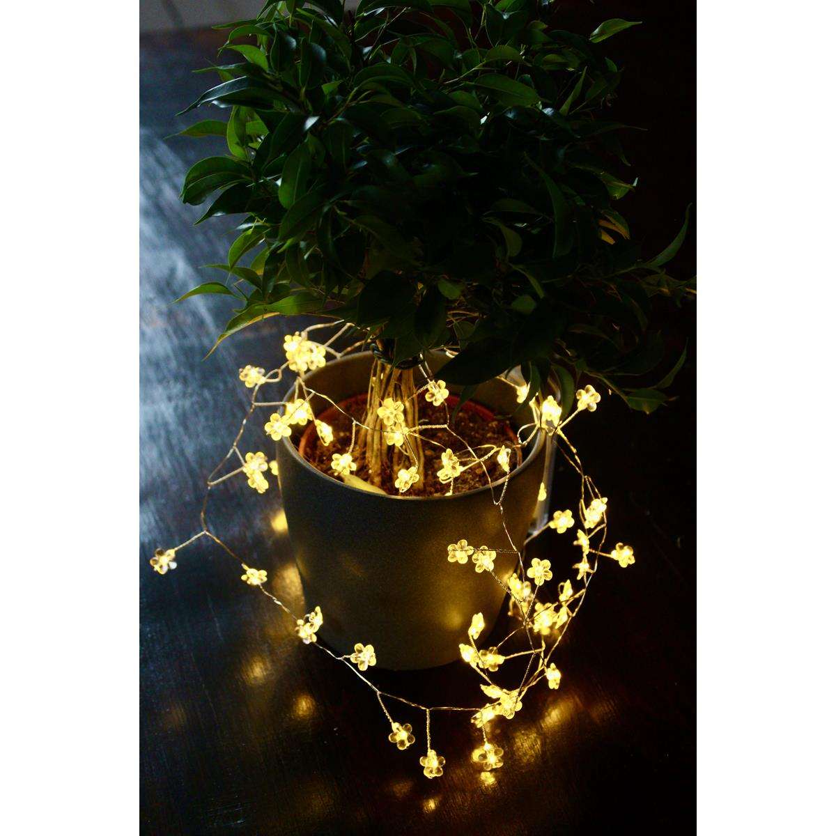 LED Drahtlichterkette "Dew Drop" mit Blumenblüten - 72 ultrawarmweiße